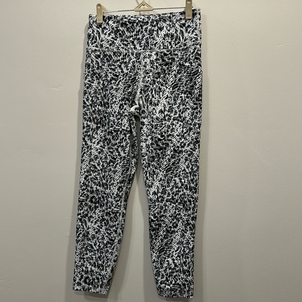Balance Collection. Size L. Leggings. Black, white, gray and light blue.
